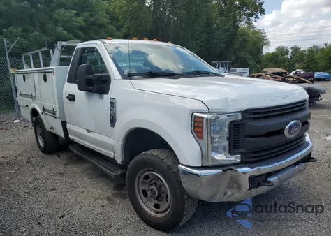 2018 Ford F350 Super Duty из США, поврежденный, VIN 1FDRF3F61JEB23874